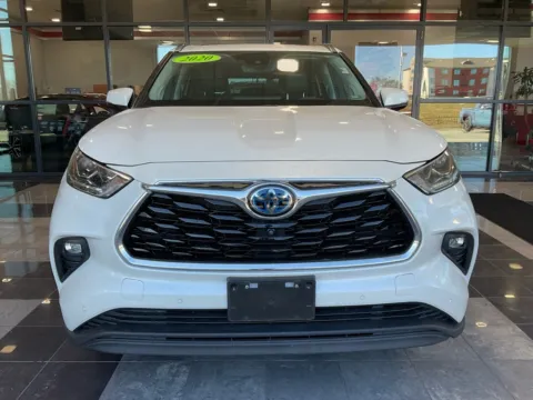 Photos of 2020 Toyota Highlander Hybrid Limited for sale in Kansas City, MO at Jay Wolfe Toyota