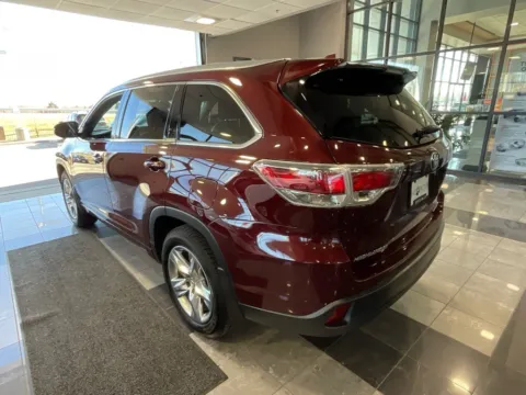 More photos of 2015 Toyota Highlander Limited Platinum V6 at Jay Wolfe Toyota, MO