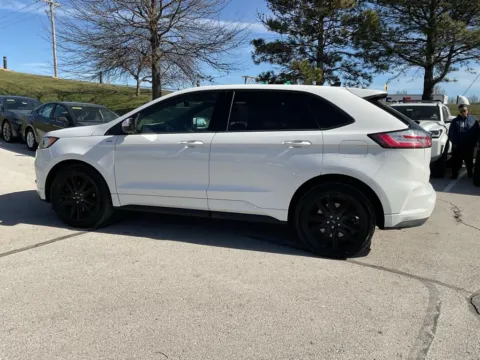 More photos of 2023 Ford Edge ST Line at Jay Wolfe Toyota, MO