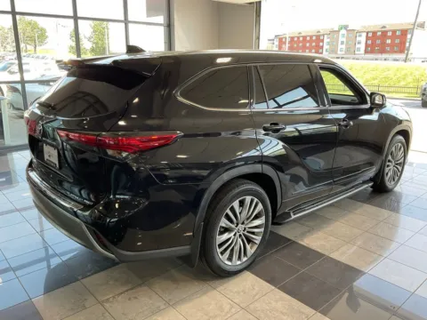 More photos of 2021 Toyota Highlander Platinum at Jay Wolfe Toyota, MO