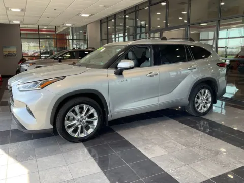 Another view of 2021 Toyota Highlander Hybrid Limited for sale in Kansas City, MO at Jay Wolfe Toyota