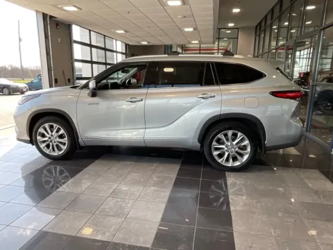 More photos of 2021 Toyota Highlander Hybrid Limited at Jay Wolfe Toyota, MO