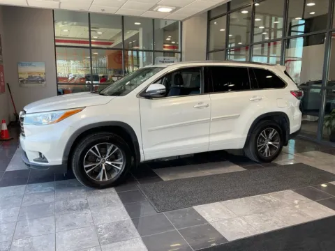 Another view of 2016 Toyota Highlander XLE V6 for sale in Kansas City, MO at Jay Wolfe Toyota