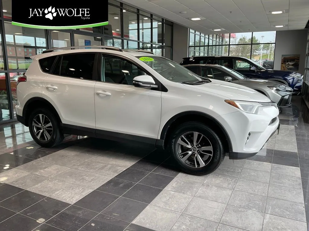White 2016 Toyota RAV4 XLE for sale in Kansas City, MO