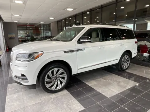 Another view of 2023 Lincoln Navigator Reserve for sale in Kansas City, MO at Jay Wolfe Toyota