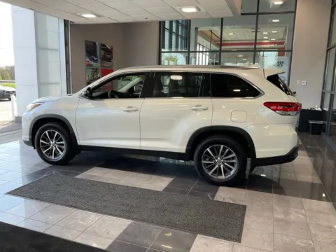 More photos of 2019 Toyota Highlander XLE at Jay Wolfe Toyota, MO