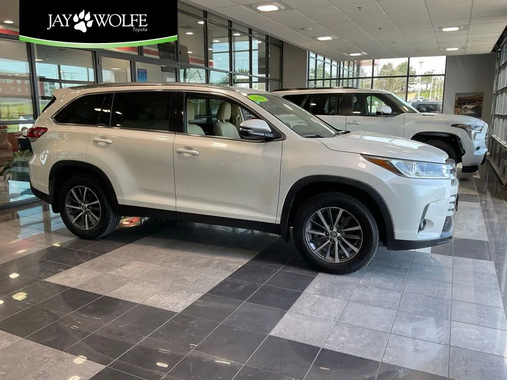 White 2019 Toyota Highlander XLE for sale in Kansas City, MO