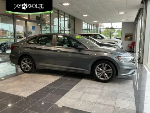 Gray 2020 Volkswagen Jetta R-Line for sale in Kansas City, MO