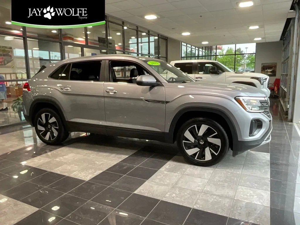 alexanderwang グレー ホワイト ブラトップ S Used 2025 Volkswagen Atlas Cross Sport 2.0T SE w/Technology for