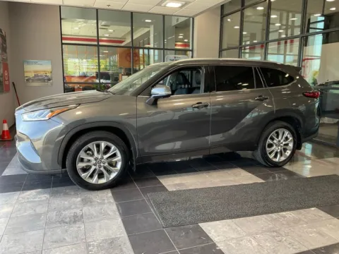 Photos of 2023 Toyota Highlander Limited for sale in Kansas City, MO at Jay Wolfe Toyota