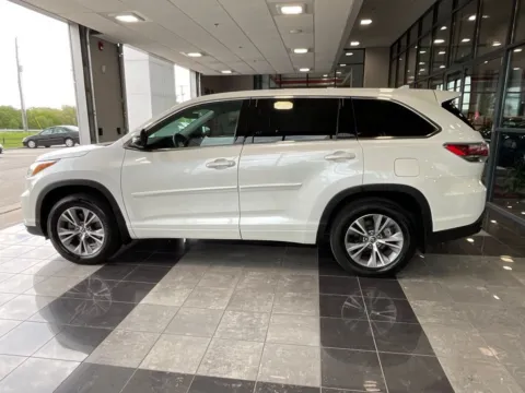 More photos of 2016 Toyota Highlander LE Plus V6 at Jay Wolfe Toyota, MO