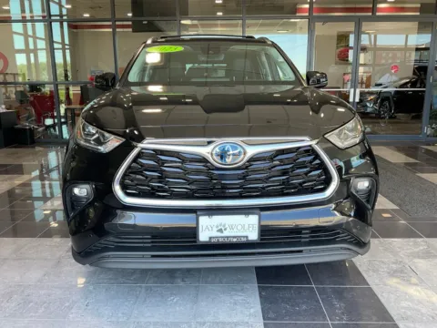 Photos of 2023 Toyota Highlander Hybrid Limited for sale in Kansas City, MO at Jay Wolfe Toyota