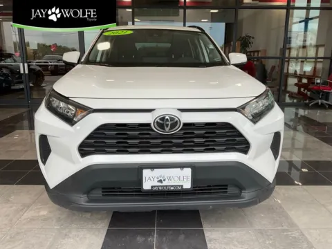 White 2021 Toyota RAV4 LE for sale in Kansas City, MO
