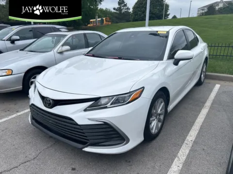 White 2023 Toyota Camry LE for sale in Kansas City, MO