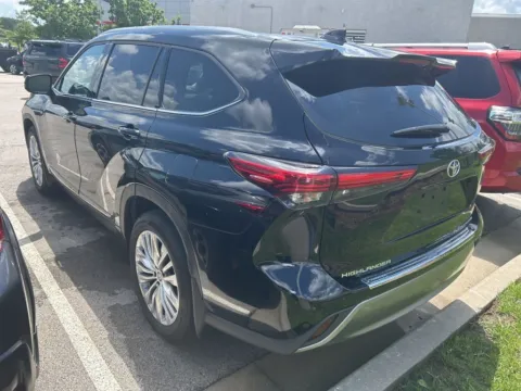 More photos of 2023 Toyota Highlander Platinum at Jay Wolfe Toyota, MO