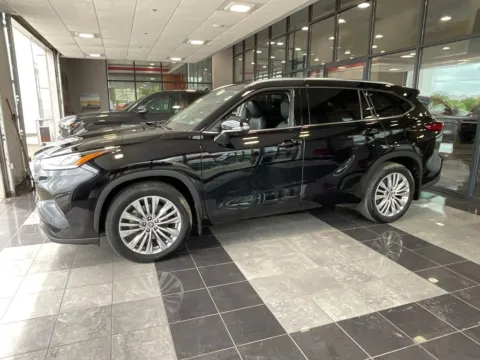 Another view of 2023 Toyota Highlander Platinum for sale in Kansas City, MO at Jay Wolfe Toyota