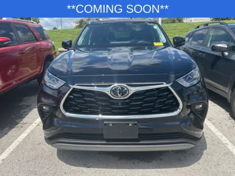 Photos of 2023 Toyota Highlander Platinum for sale in Kansas City, MO at Jay Wolfe Toyota