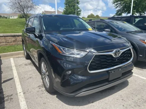 Another view of 2023 Toyota Highlander Platinum for sale in Kansas City, MO at Jay Wolfe Toyota