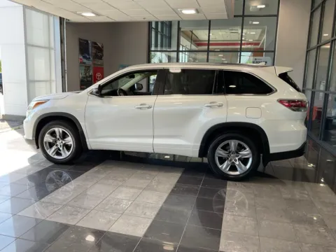 More photos of 2015 Toyota Highlander Limited at Jay Wolfe Toyota, MO
