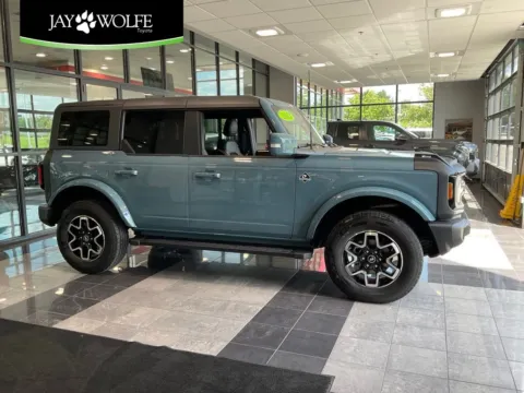 Blue 2023 Ford Bronco Outer Banks for sale in Kansas City, MO