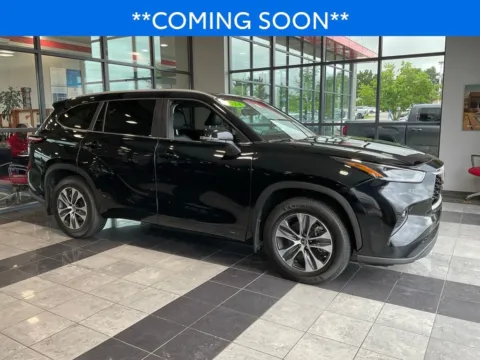 Black 2024 Toyota Highlander XLE for sale in Kansas City, MO