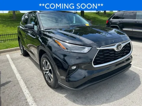 Photos of 2024 Toyota Highlander XLE for sale in Kansas City, MO at Jay Wolfe Toyota