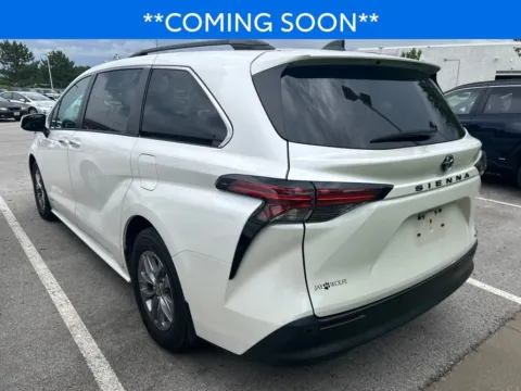 More photos of 2021 Toyota Sienna XLE at Jay Wolfe Toyota, MO