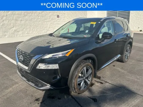 Black 2023 Nissan Rogue SL for sale in Kansas City, MO