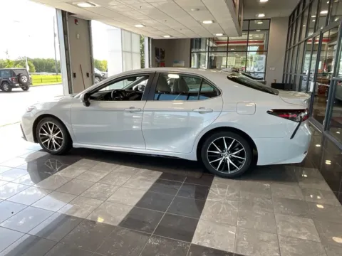 More photos of 2024 Toyota Camry SE at Jay Wolfe Toyota, MO