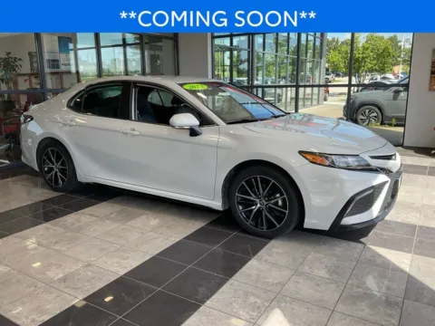 White 2024 Toyota Camry SE for sale in Kansas City, MO