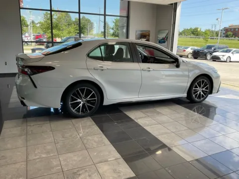 More photos of 2024 Toyota Camry SE at Jay Wolfe Toyota, MO