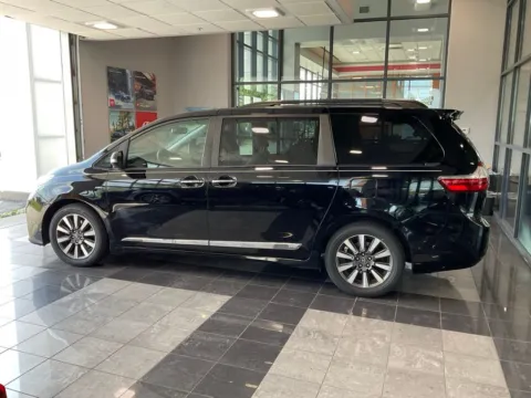 More photos of 2018 Toyota Sienna Limited Premium at Jay Wolfe Toyota, MO