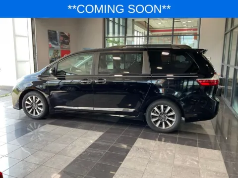 More photos of 2018 Toyota Sienna Limited Premium at Jay Wolfe Toyota, MO