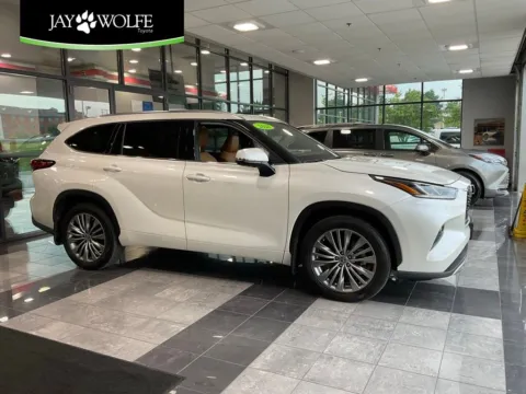 White 2021 Toyota Highlander Platinum for sale in Kansas City, MO