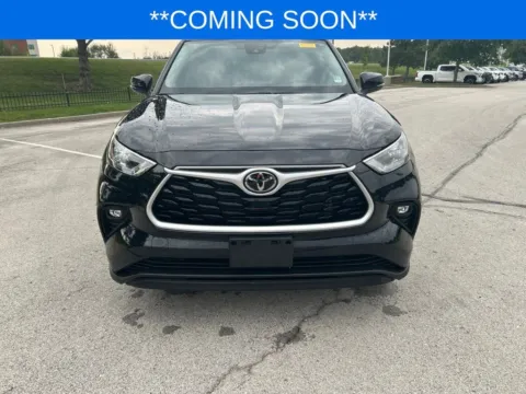 Photos of 2022 Toyota Highlander XLE for sale in Kansas City, MO at Jay Wolfe Toyota