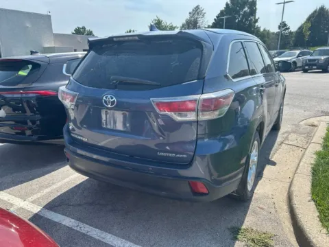 More photos of 2016 Toyota Highlander Limited at Jay Wolfe Toyota, MO