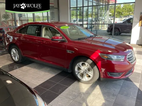Red 2018 Ford Taurus SEL for sale in Kansas City, MO