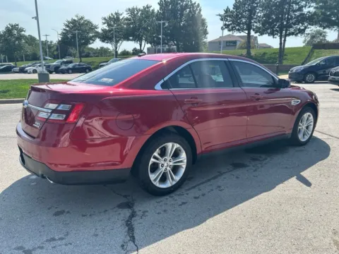 More photos of 2018 Ford Taurus SEL at Jay Wolfe Toyota, MO