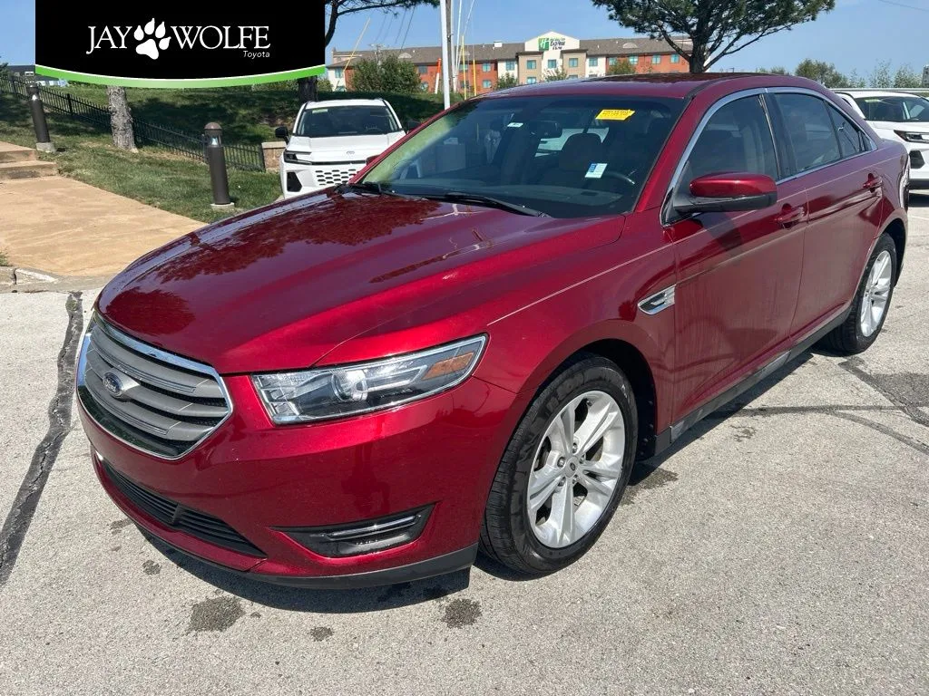 Red 2018 Ford Taurus SEL for sale in Kansas City, MO