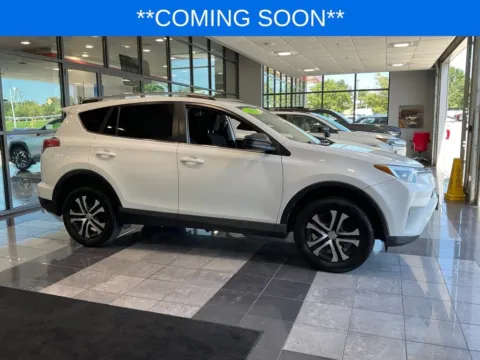 White 2017 Toyota RAV4 LE for sale in Kansas City, MO