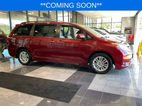 Red 2015 Toyota Sienna XLE for sale in Kansas City, MO