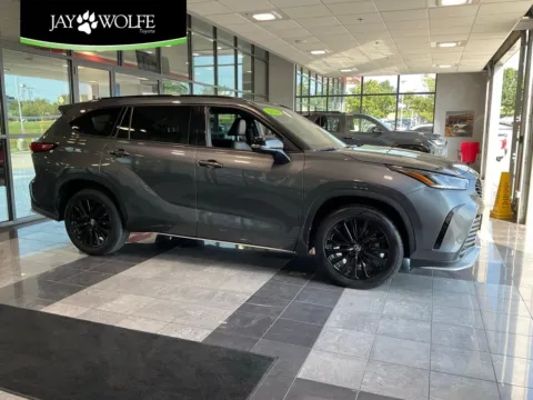 Gray 2023 Toyota Highlander XSE for sale in Kansas City, MO