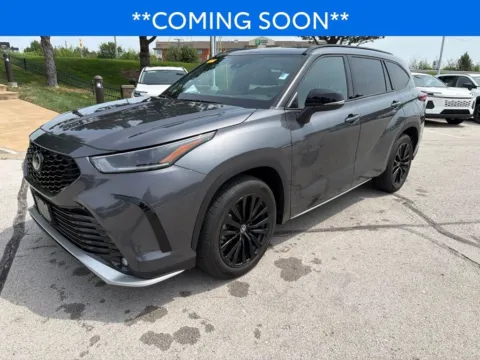 Gray 2023 Toyota Highlander XSE for sale in Kansas City, MO