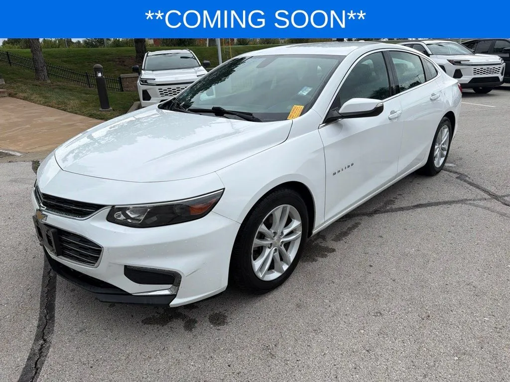 White 2017 Chevrolet Malibu LT for sale in Kansas City, MO