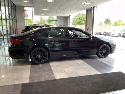 More photos of 2022 Toyota Avalon Hybrid XSE at Jay Wolfe Toyota, MO