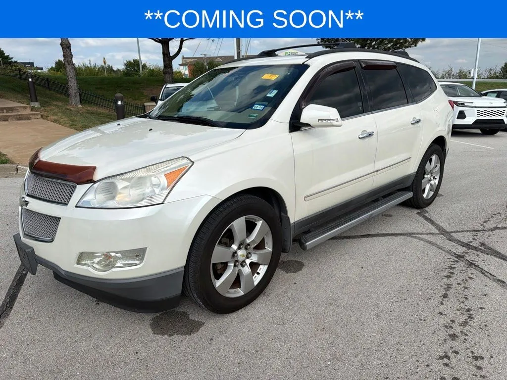 White 2012 Chevrolet Traverse LTZ for sale in Kansas City, MO
