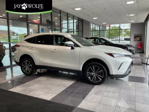 White 2022 Toyota Venza LE for sale in Kansas City, MO