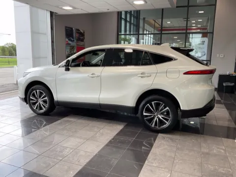 More photos of 2022 Toyota Venza LE at Jay Wolfe Toyota, MO