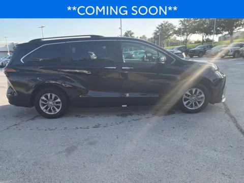 More photos of 2025 Toyota Sienna XLE at Jay Wolfe Toyota, MO