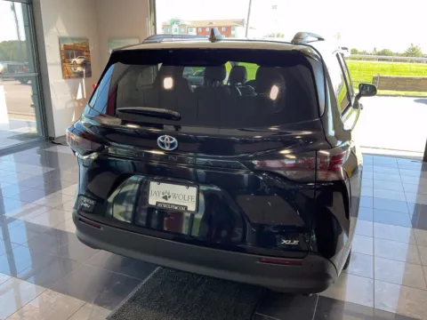 More photos of 2025 Toyota Sienna XLE at Jay Wolfe Toyota, MO